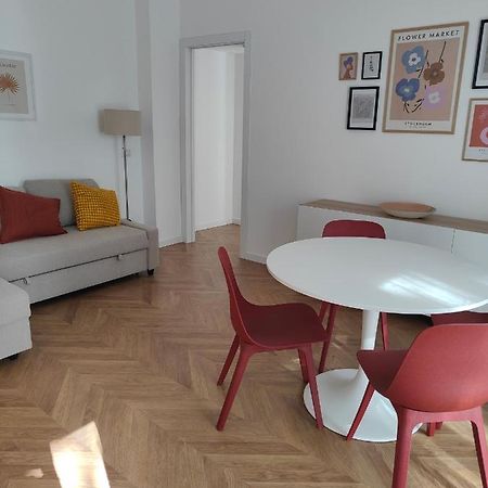 Elegante Bilocale A Milano Con Balcone Lejlighed Eksteriør billede