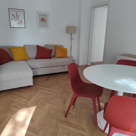 Elegante Bilocale A Milano Con Balcone Lejlighed Eksteriør billede