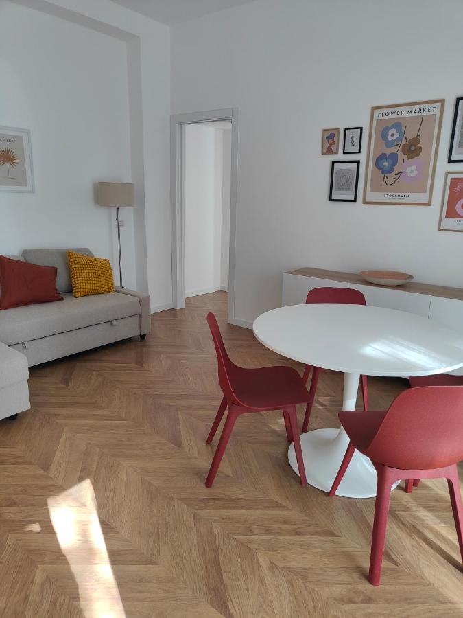 Elegante Bilocale A Milano Con Balcone Lejlighed Eksteriør billede