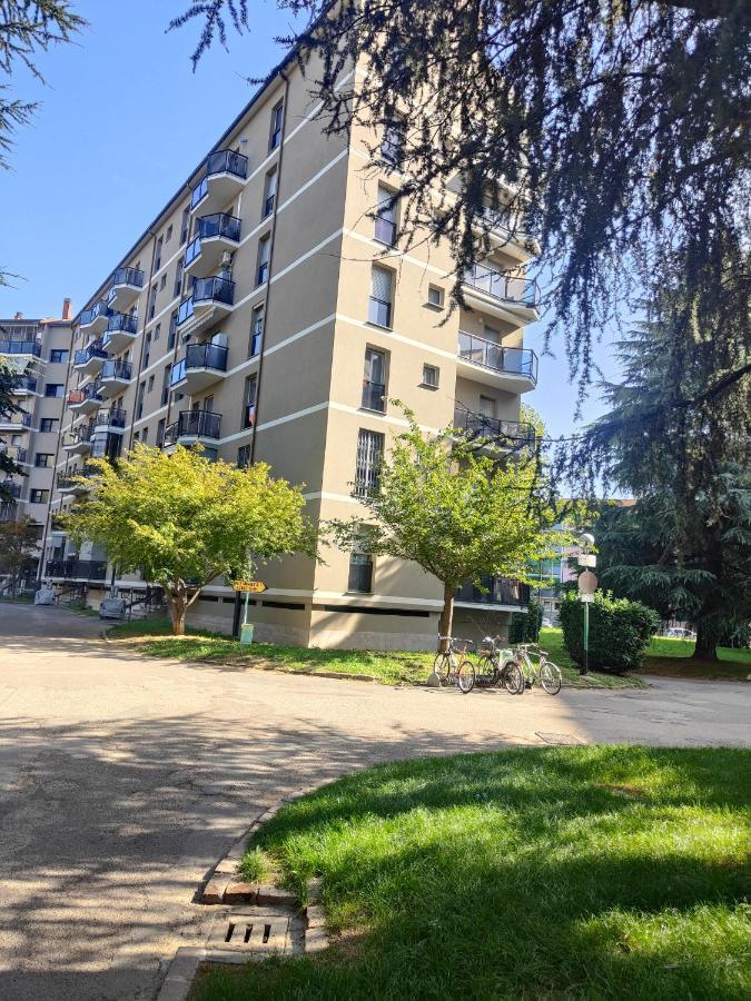 Elegante Bilocale A Milano Con Balcone Lejlighed Eksteriør billede