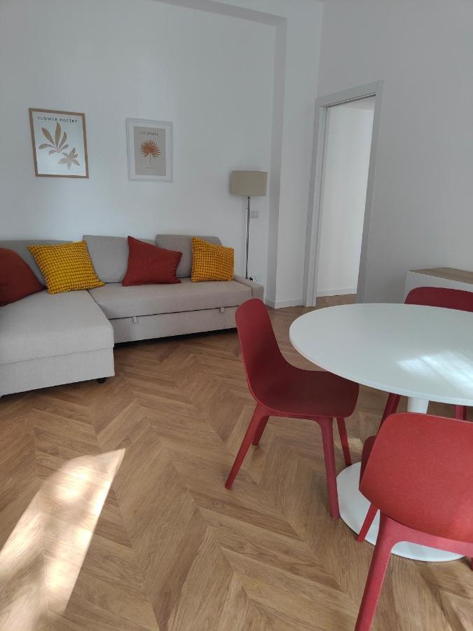 Elegante Bilocale A Milano Con Balcone Lejlighed Eksteriør billede